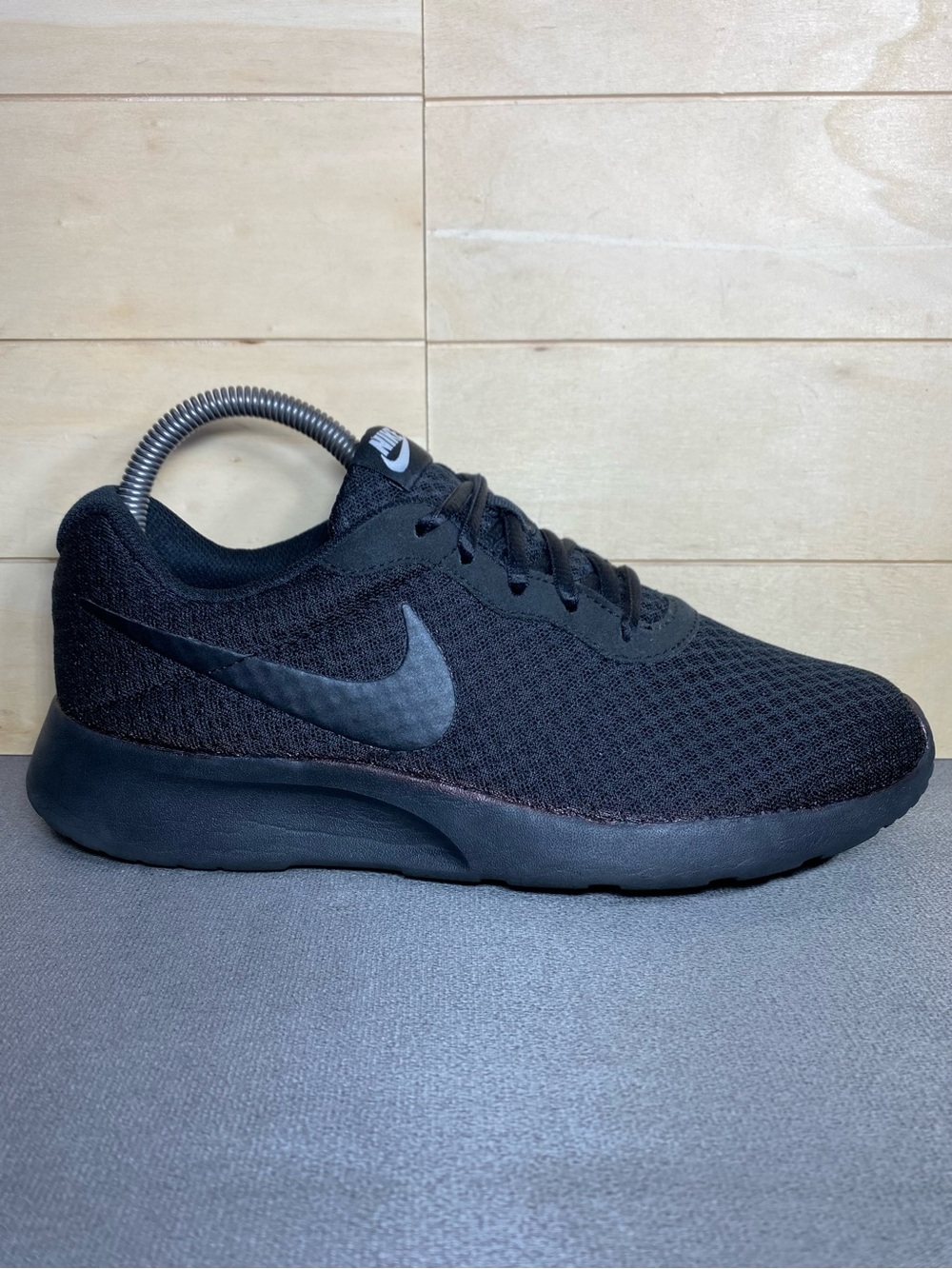 Nike Tanjun Triple Black Women's Size 7.5 Running Shoes Trainers 812655-002